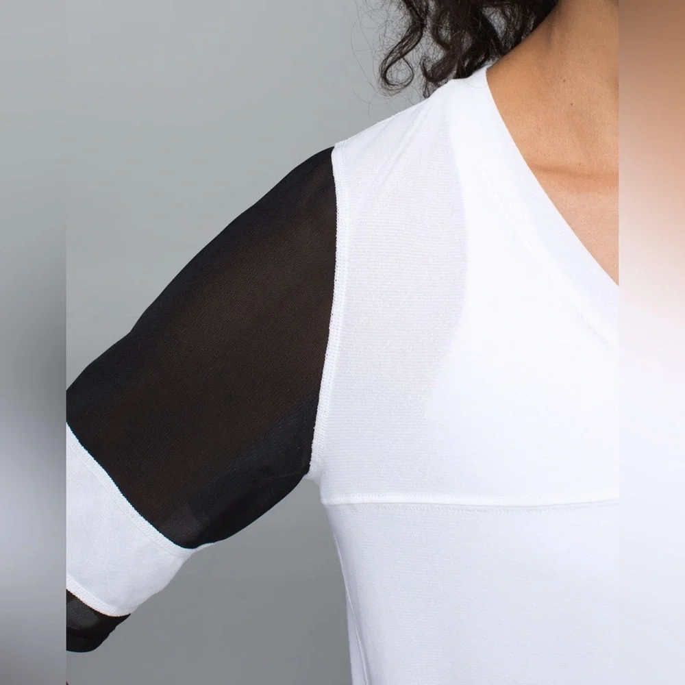 Lululemon athletica Sport Tee White Black size 12